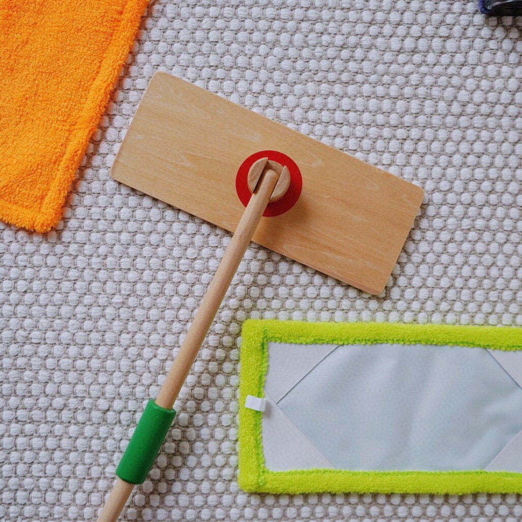 Play house toy cleaning mop