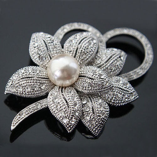 Fashion Crystal Pearl Bow Ladies Brooch Apparel